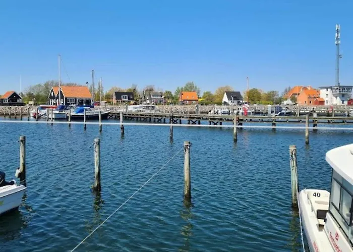 6 Person In Rudkobing-by Traum